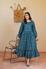 Full-length view of the Parade 1-piece suit in a modern zinc shade, ideal for seasonal styling.