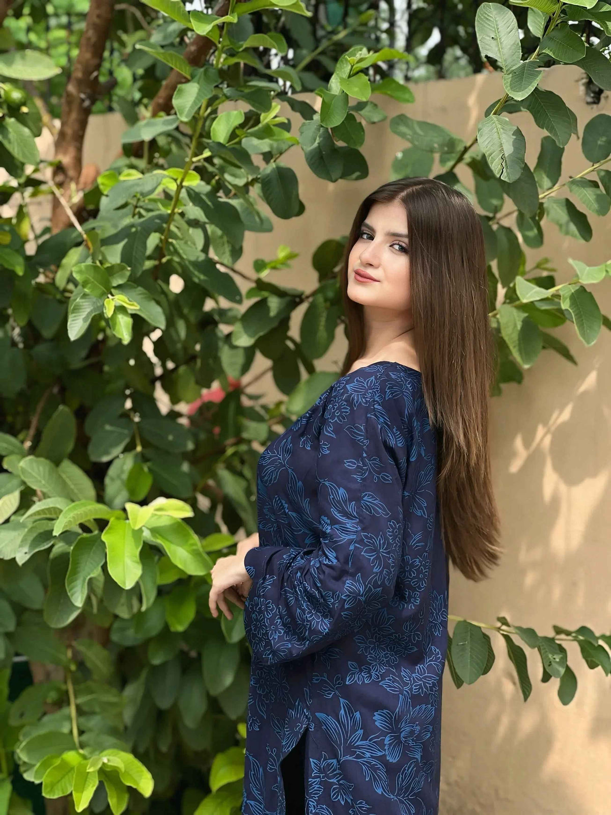 Side profile of the Cloothy Gulzar blue suit set featuring lightweight and breathable Arabic lawn fabric.