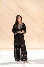 Aylin black 2-piece embroidered lawn suit with sophisticated floral patterns by Cloothy.
