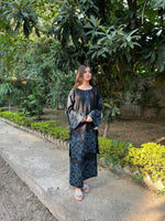 Tammana classic black 2-piece Arabic lawn suit for women featuring a gracefully tailored top and matching Farshi Shalwar.