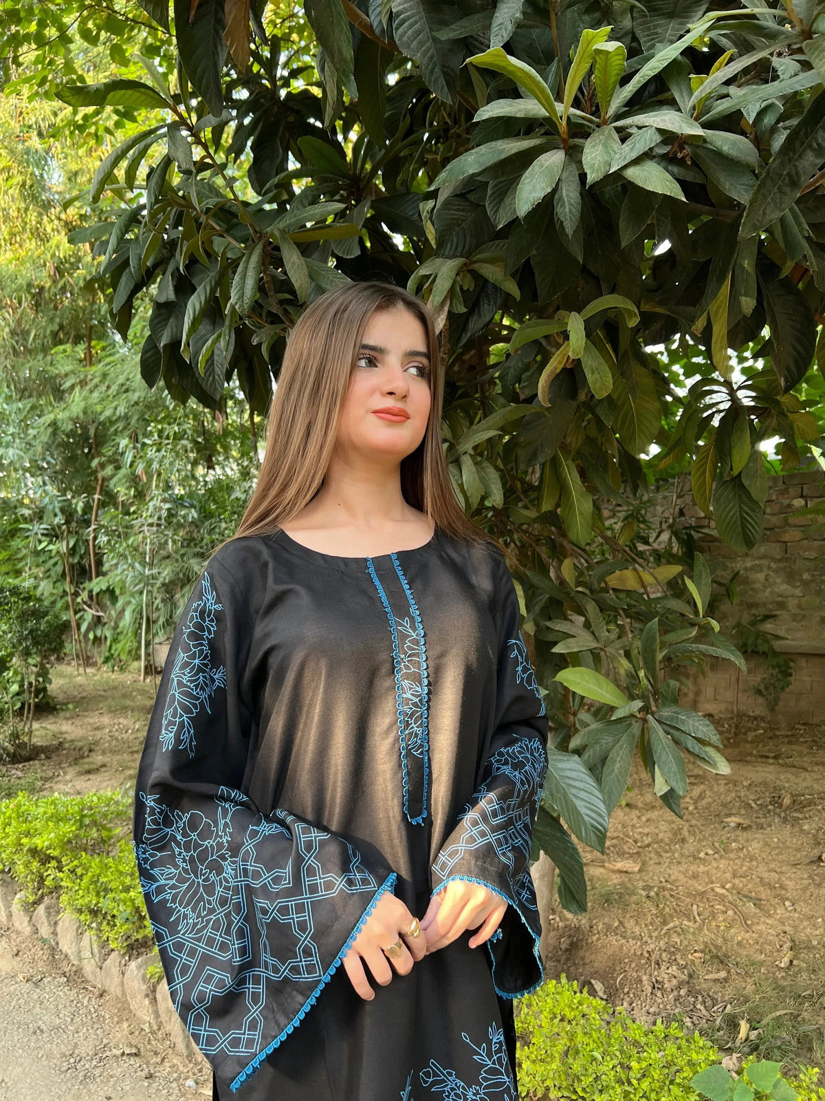 Close-up of the premium breathable Arabic lawn fabric on the Tammana black suit set.